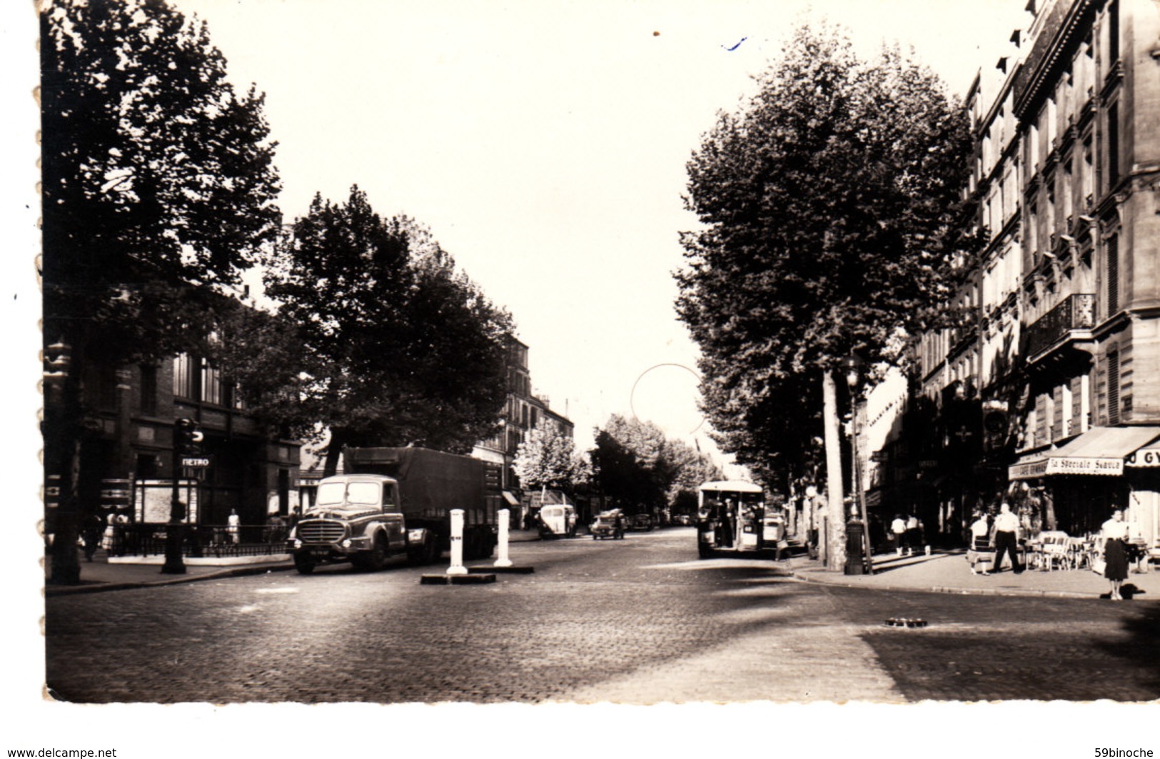 Paris XIXème. Avenue Jean Jaurès. Semi-remorque UNIC. - Paris (19)