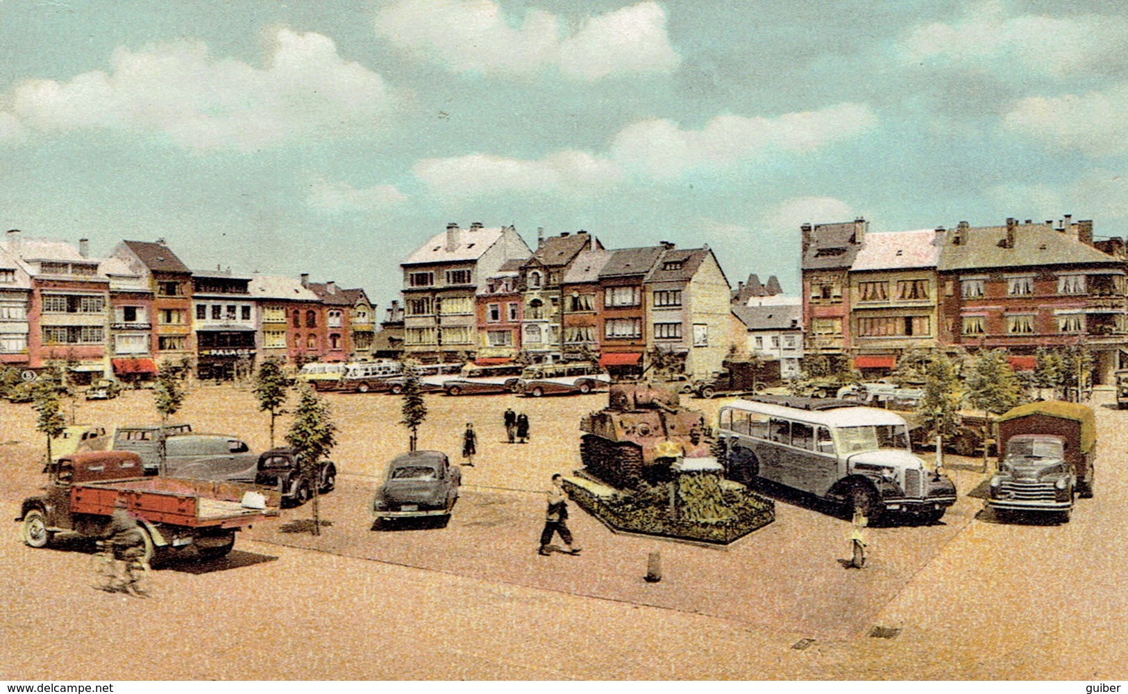 Bastogne Place Du General Mac Auliffe Tank Autocar Camion - Bastogne