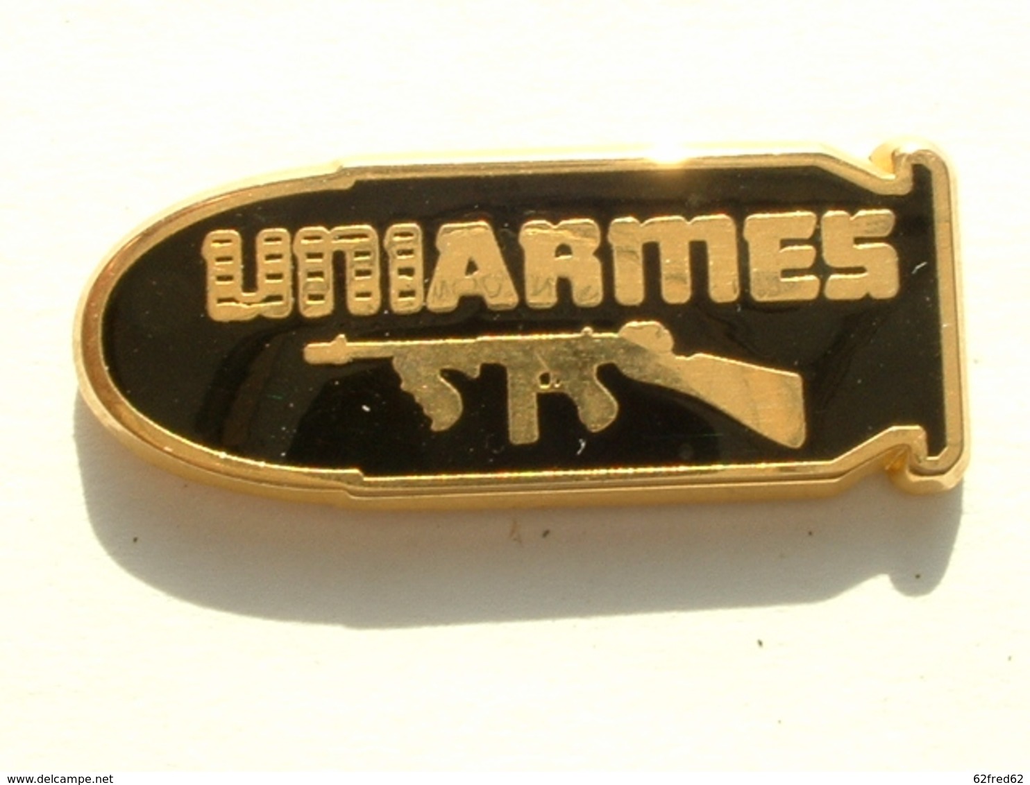 Pin's UNIARMES - Militaria