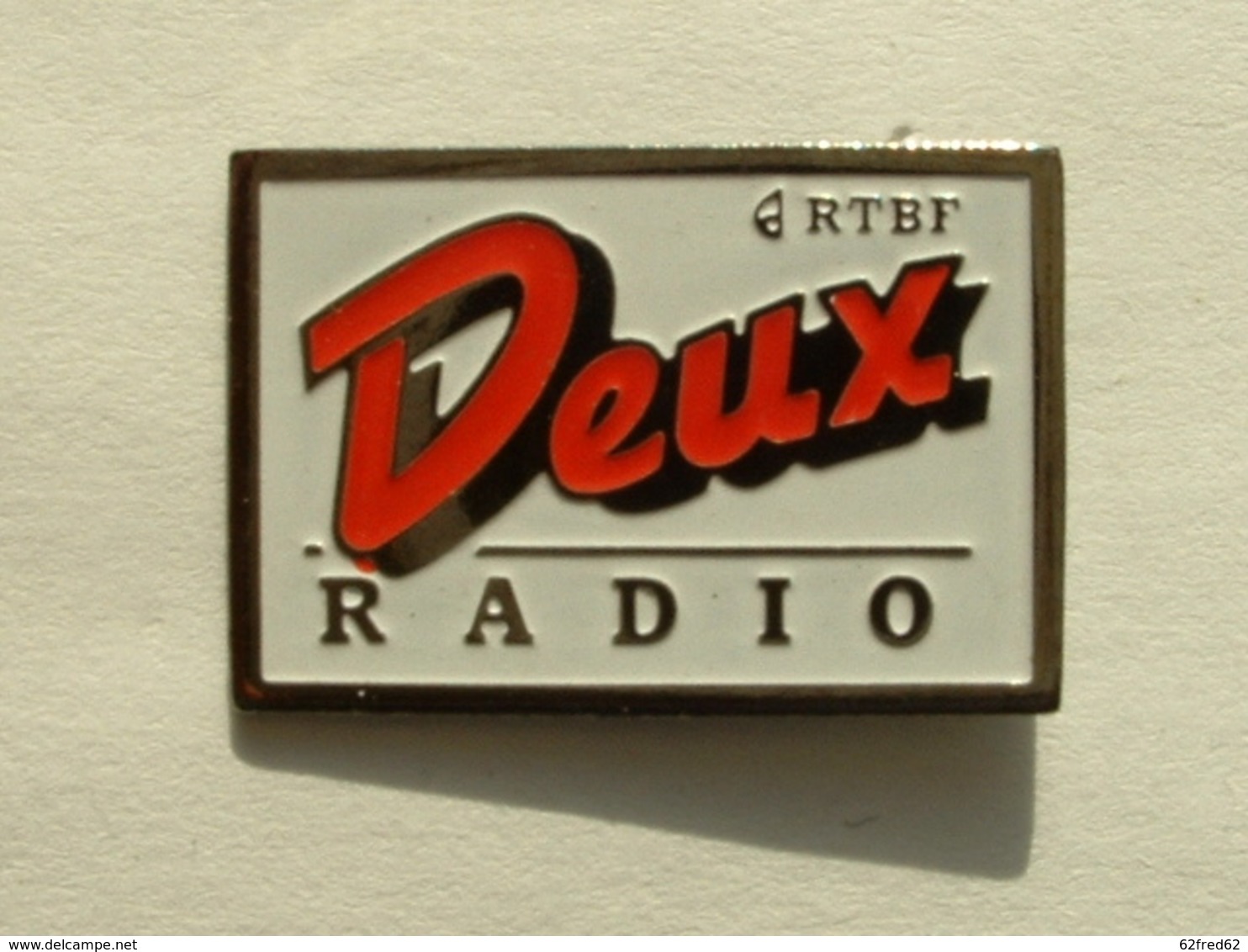 Pin's RADIO DEUX - RTBF - Mass Media