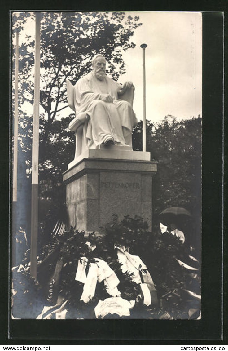 AK München, Denkmal Max V. Pettenkofer, Maximiliansplatz - Muenchen