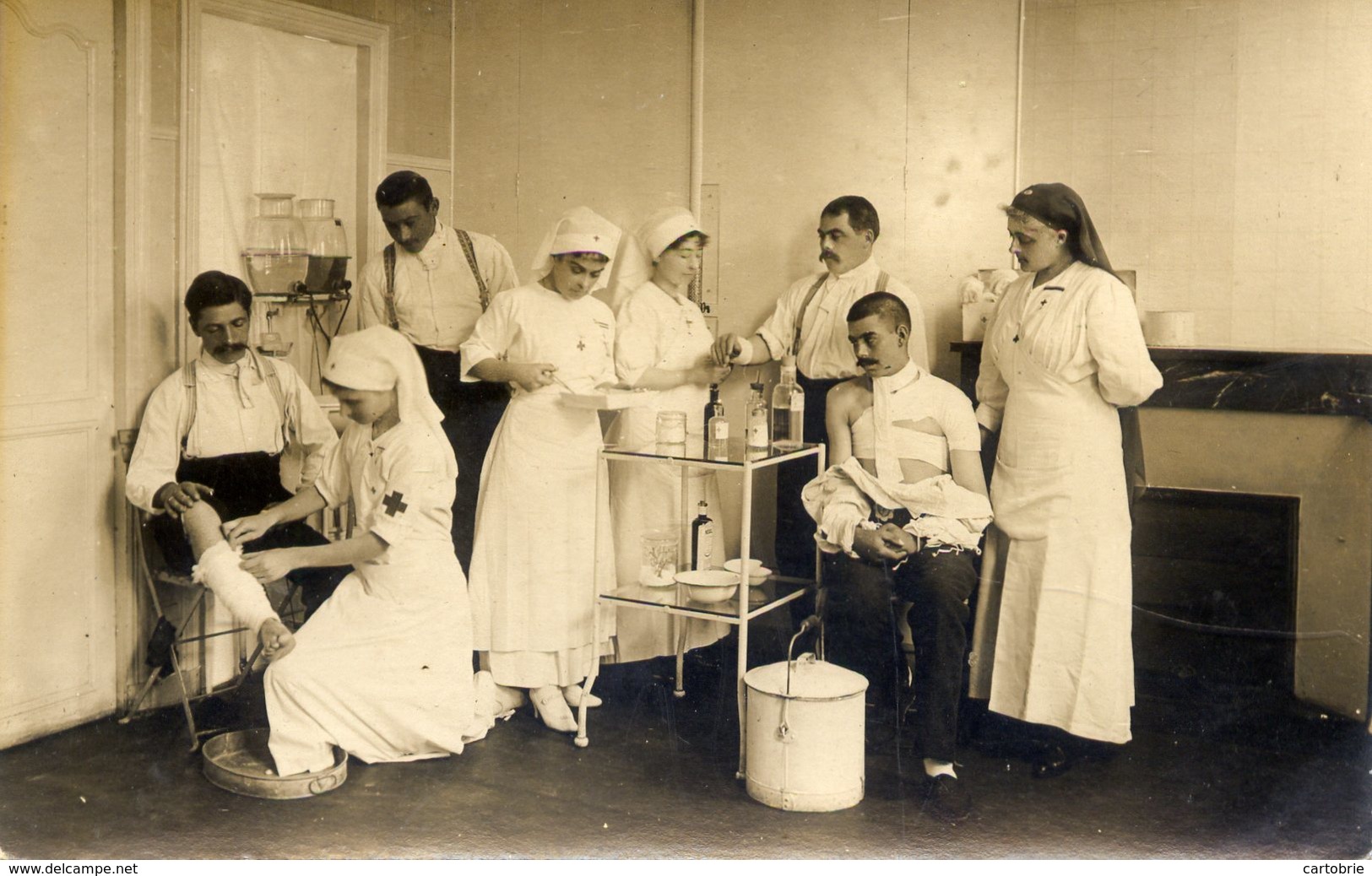 Salle De Soins - CARTE-PHOTO Infirmières, Croix-Rouge, Militaires - Salute