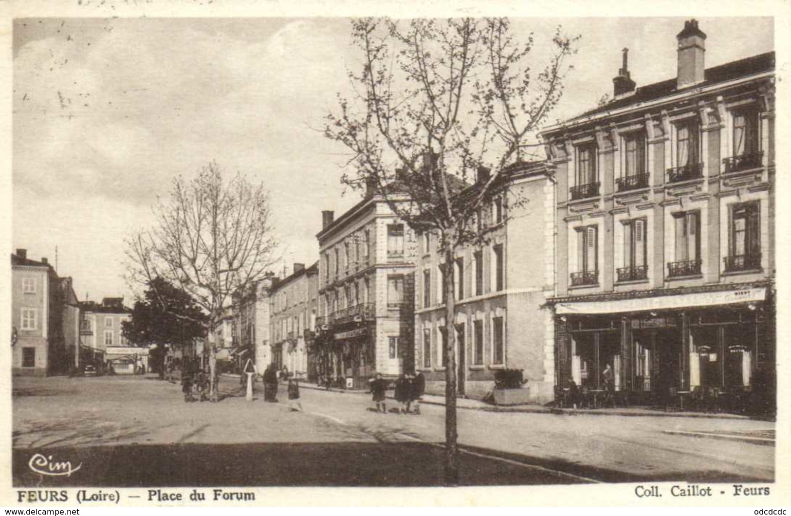 FEURS (Loire) Place Du Forum Persinnages Commerces RV Beaux Timbres 30c X2 - Feurs