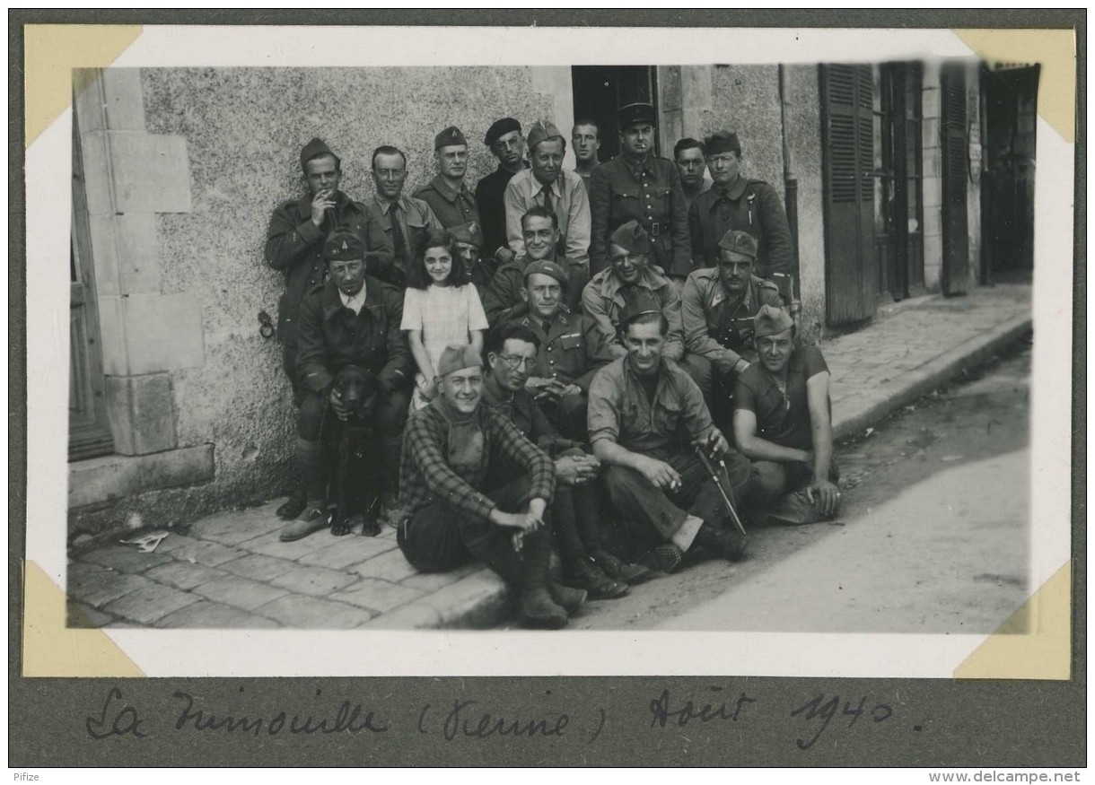 Guerre De 1939-45 . 11 Photos Prises à La Trimouille (Vienne) En Août 1940 . Soldats . - Guerre, Militaire