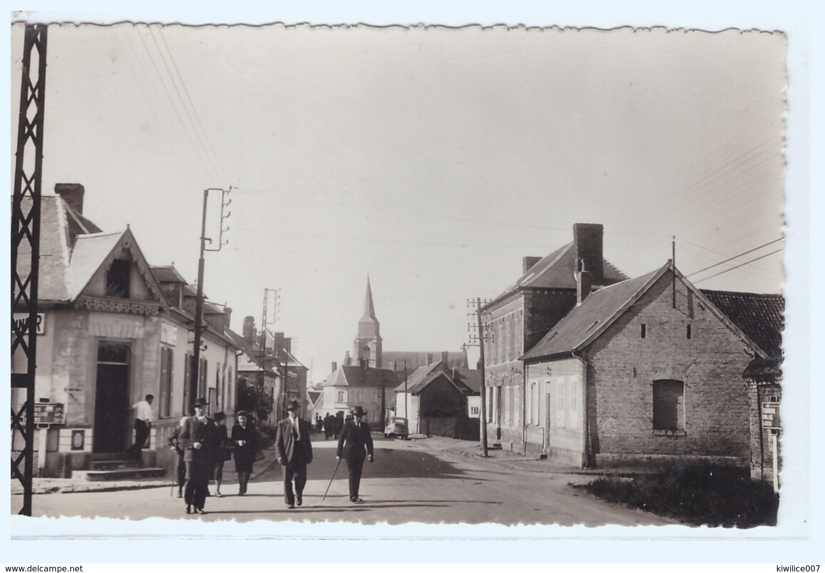 Beauquesne  Somme La Chaussée De Doullens    Ed Perin - Beauquesne