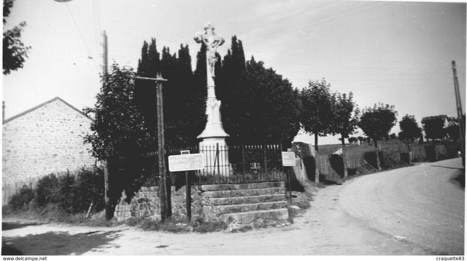 "CHRIST DEVANT ABRI DU PELERIN  AOUT 1940"- PANNEAU "ROCHEPAULE  12KM -ST AGREVE 27KM - Lieux