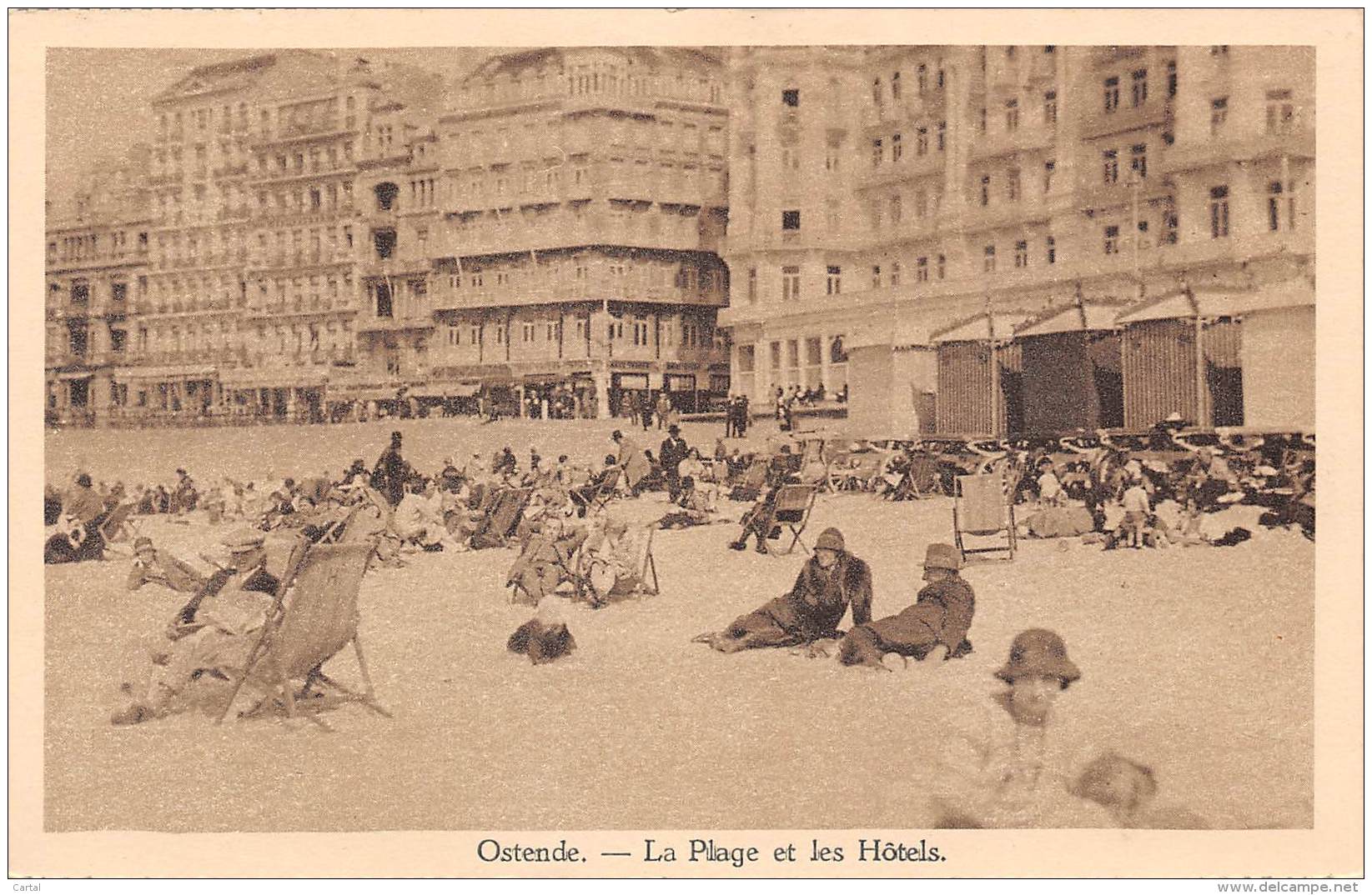 OSTENDE - La Plage Et Les Hôtels - Oostende