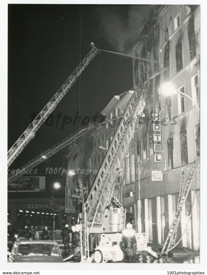 Incendie. Intervention De Pompiers. Incendie Rue De Brabant. Photo Robert Dekock. - Autres & Non Classés