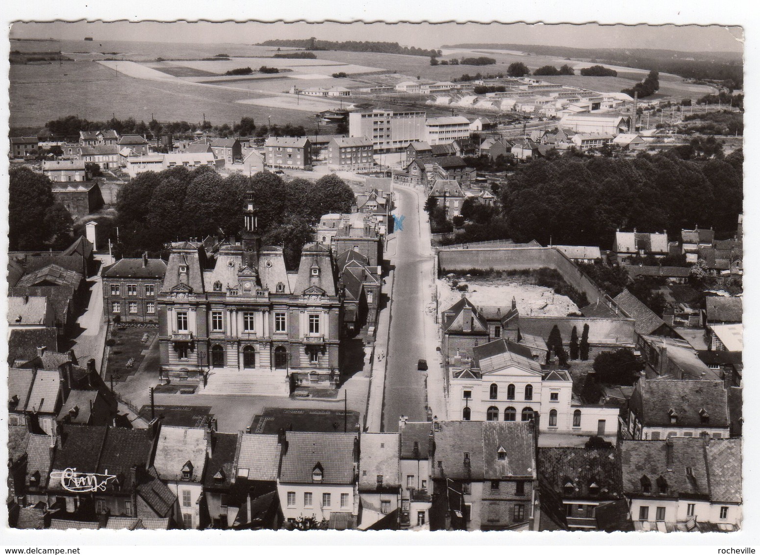 80-DOULLENS-  ( Somme) L'Hôtel De Ville- H.L.M.   Vue Aérienne-cpsm - Doullens