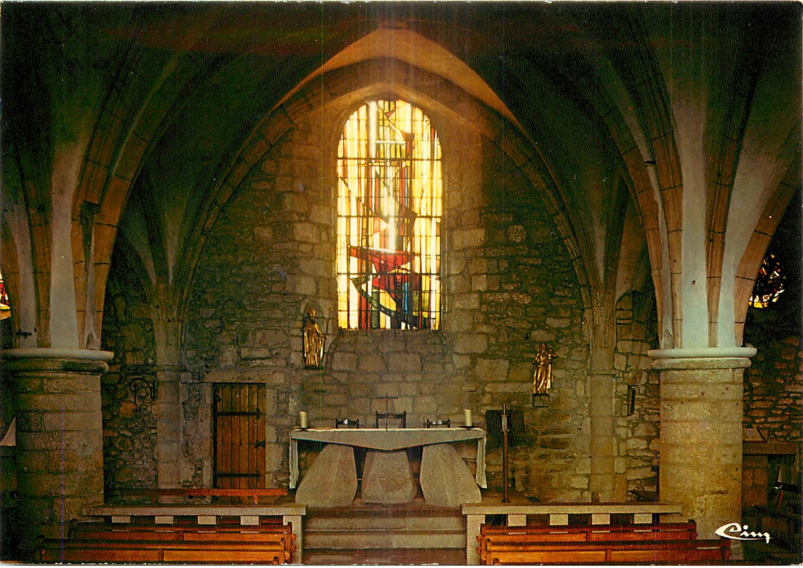 19 - TREIGNAC  SUR VEZERE - INTERIEUR DE L'EGLISE - Autres & Non Classés