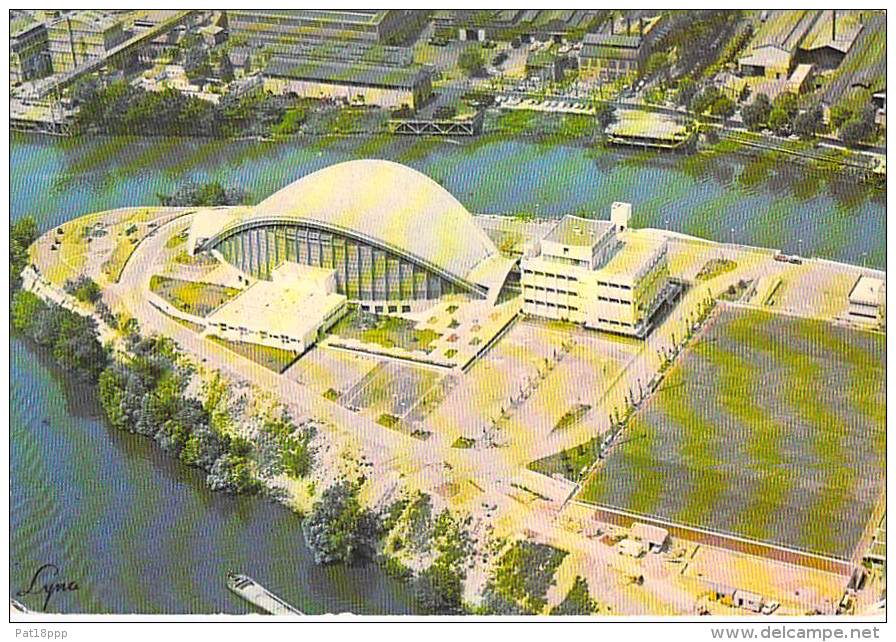 93 - SAINT OUEN : Vue Aérienne De L'ensemble Sportif De L'Ile De Vannes - CPSM CPM GF - Seine St Denis - Saint Ouen