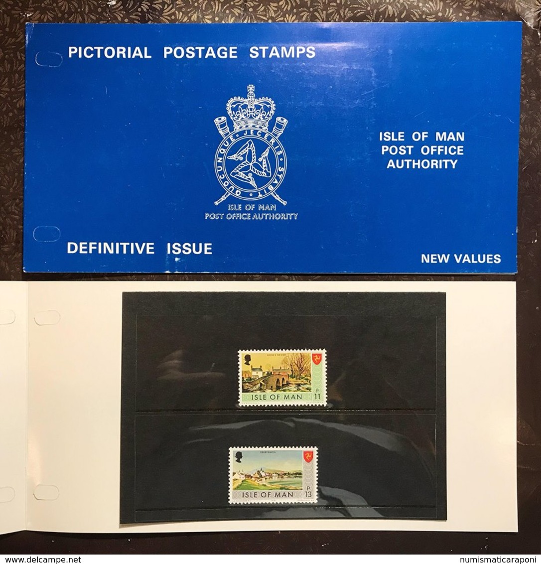 Isle Of Man Post Office Authority Set 2 Stamp 1975 In Folder - Isola Di Man