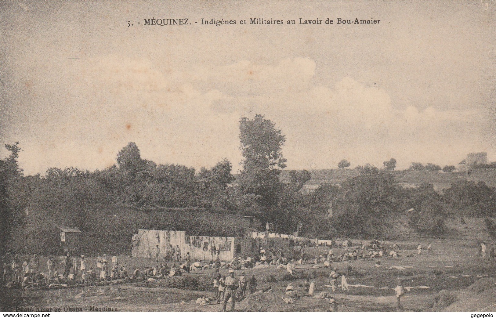 MEQUINEZ - Indigènes Et Militaires Au Lavoir De Bou-Amaier - Meknès