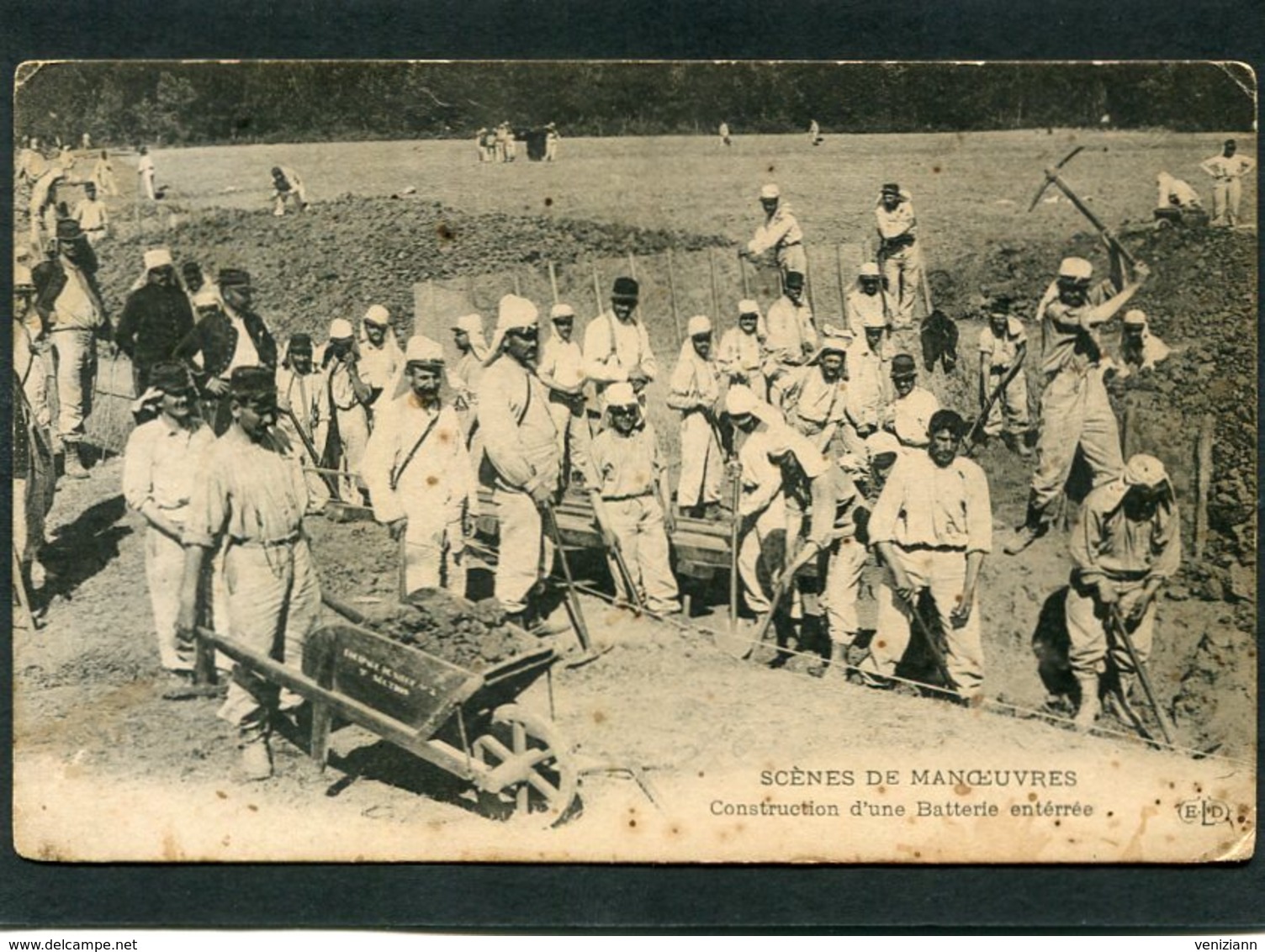 CPA - SCENES DE MANOEUVRES - Construction D'une Batterie Enterrée, Très Animé - Manovre