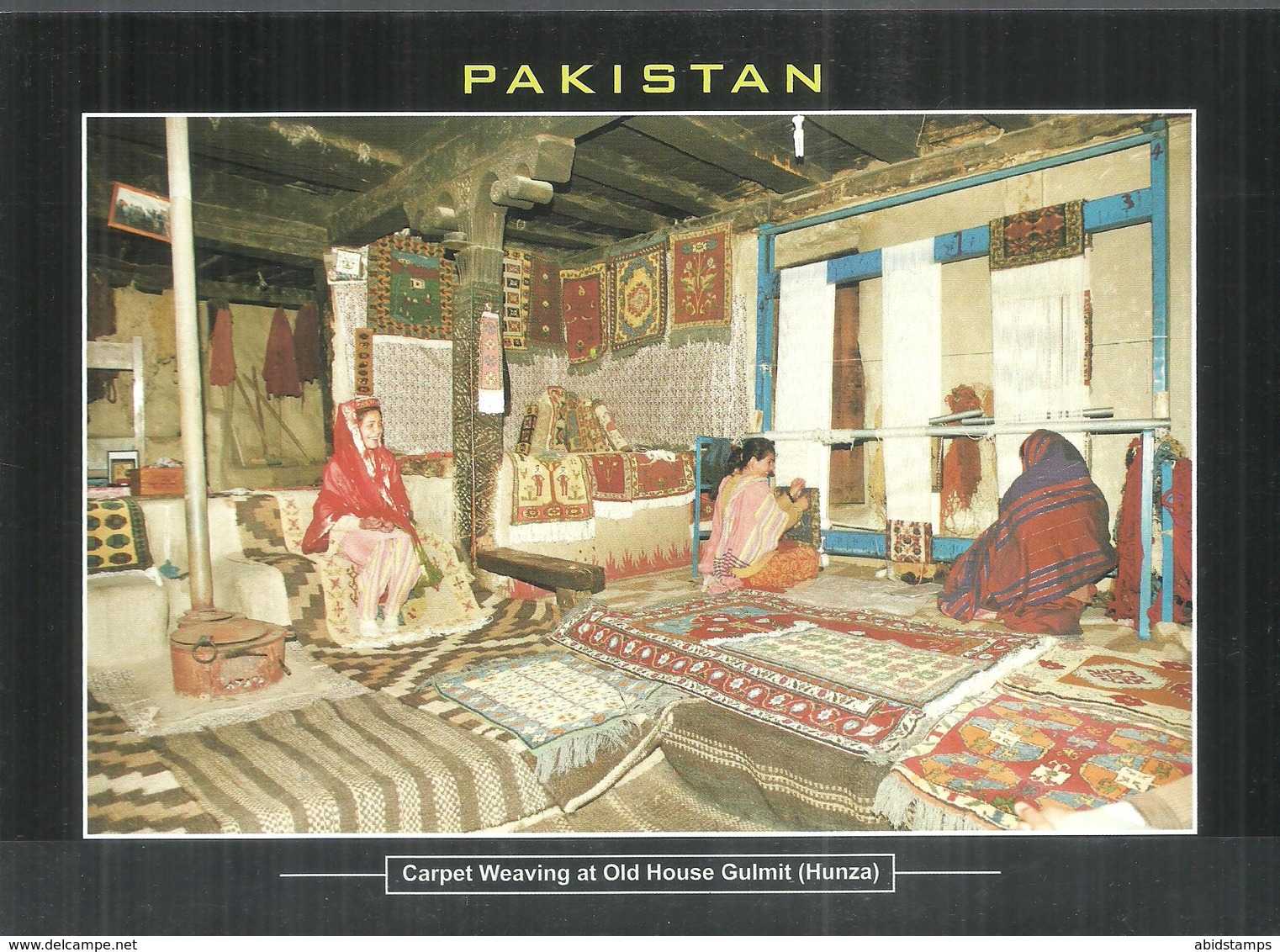 PAKISTAN POSTCARD , VIEW CARD CARPET WEAVING AT OLD HOUSE GULMIT HUNZA - Pakistan