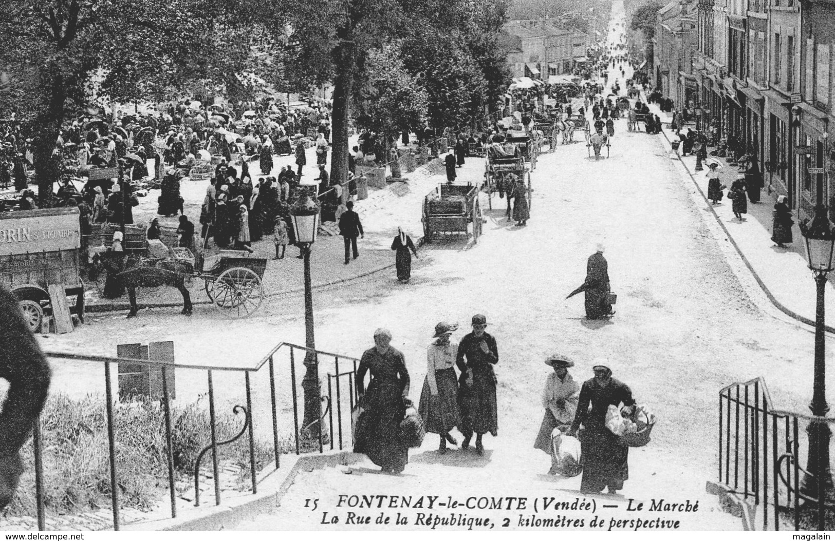 Fontenay Le Comte : Le Marché, La Rue De La République - Fontenay Le Comte