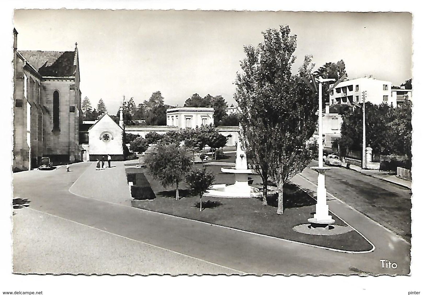 MERIGNAC - Place Charles De Gaulle, L'Ecole Des Filles - Merignac