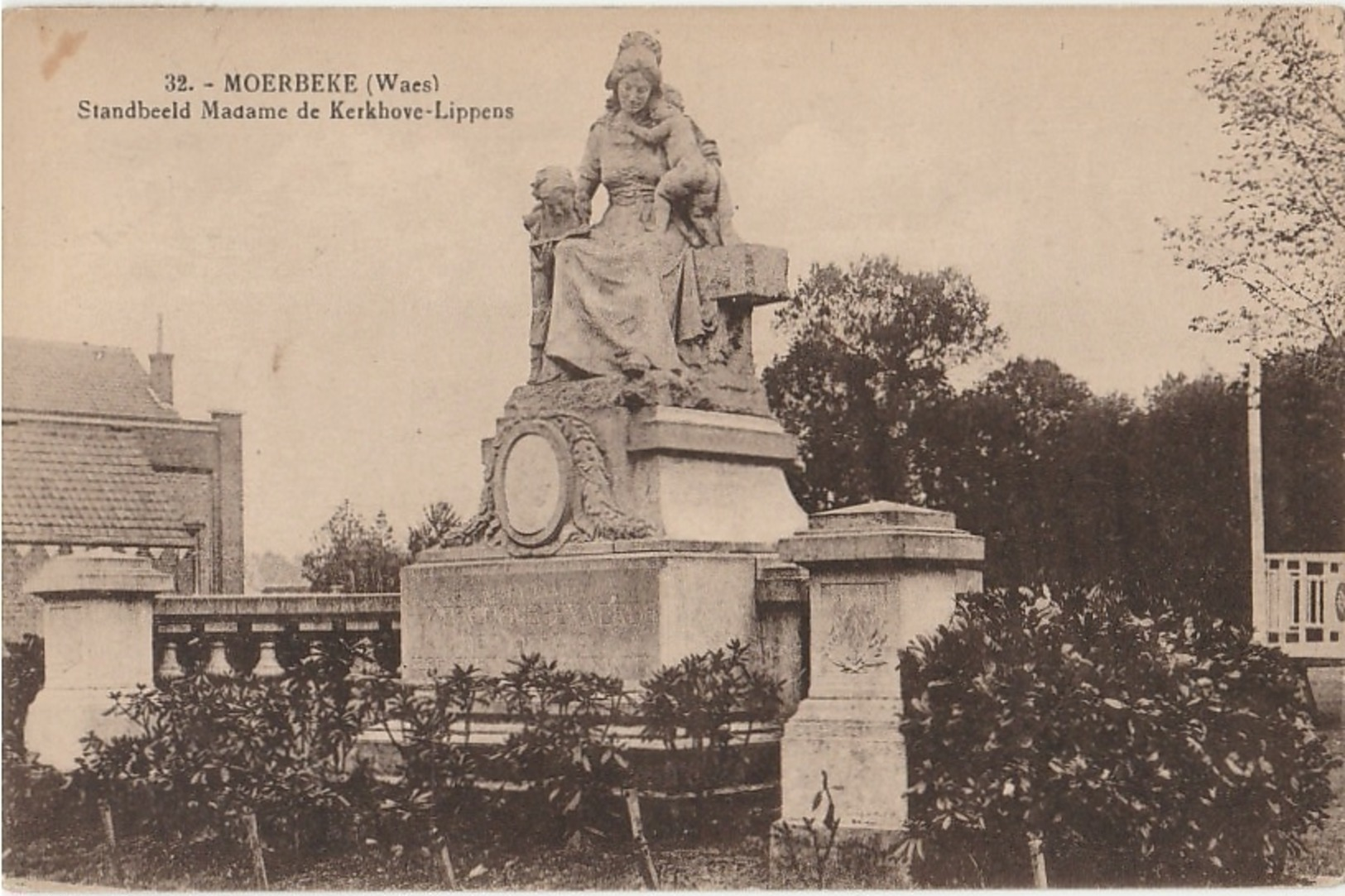 MOERBEKE WAAS Standbeeld Madame De Kerckhove Lippens - Moerbeke-Waas