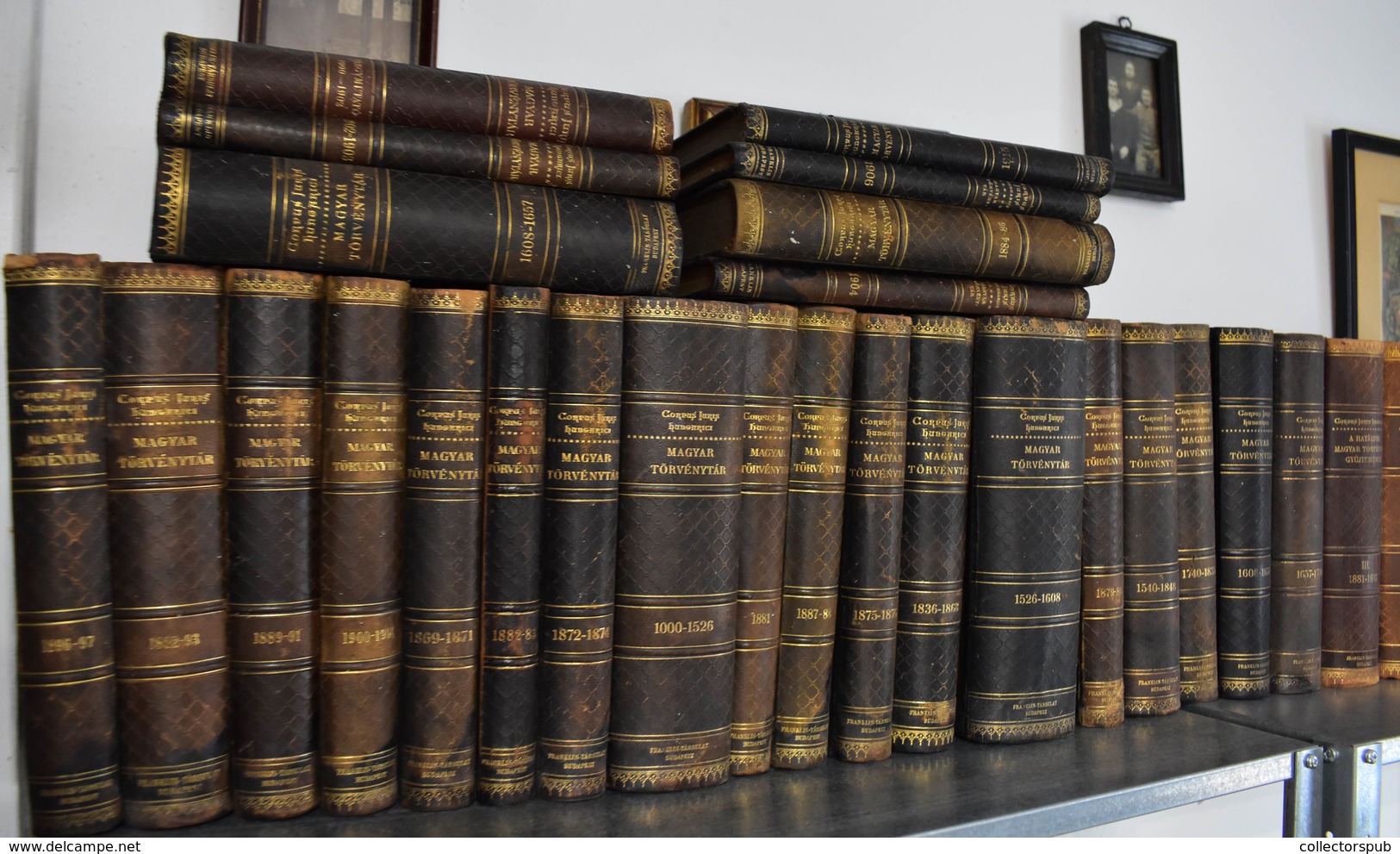 97042 CORPUS JURIS HUNGARICI /A Hatályos Magyar Törvények Gyüjteménye  32 Kötet évfolyamsor,egységes Félbőr Kötésben,jó - Old Books