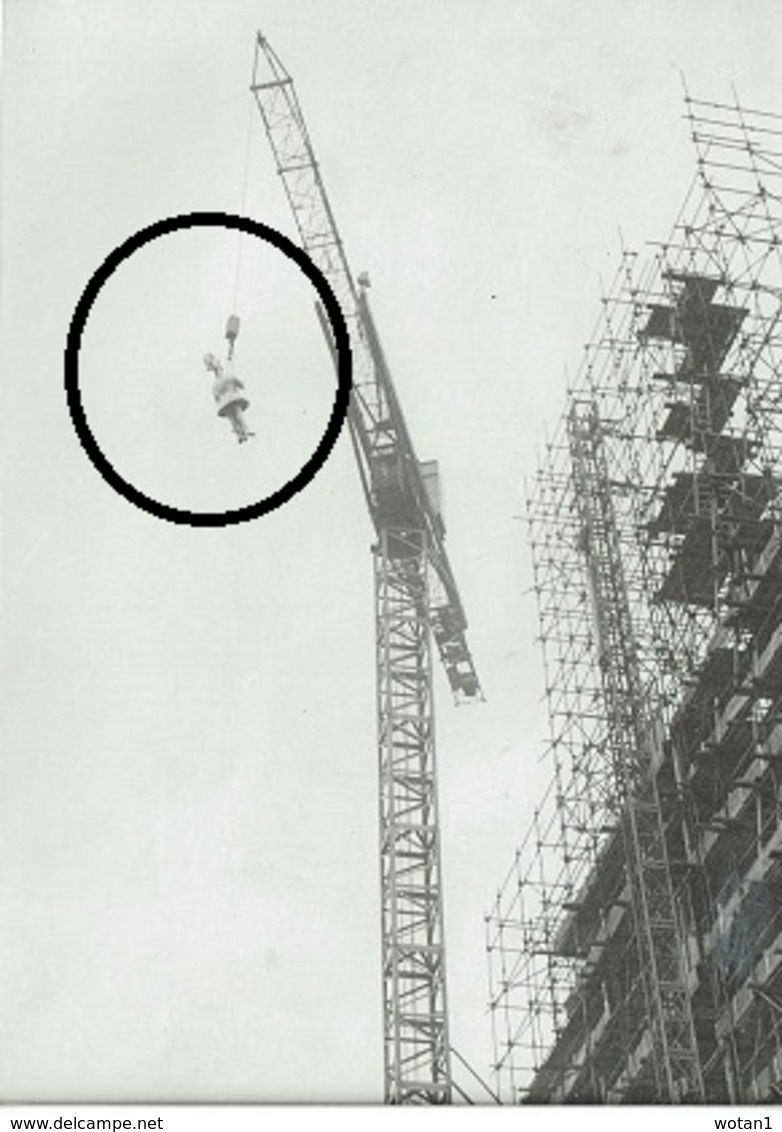 Photo (12,5 X 17,5cm) - NIVELLES - Travaux De Restauration De La Collégiale - Descente De Jean De Nivelles (1980) - Lieux