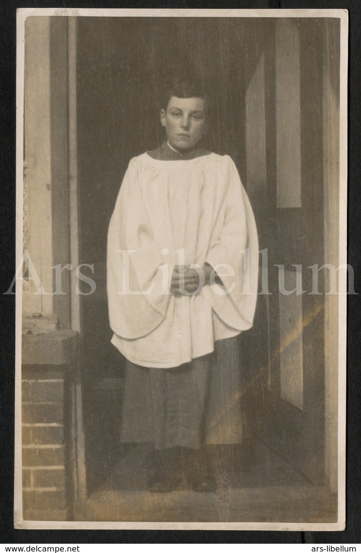 Photo Postcard / Foto / Old Photo / Altar Boy / Misdienaar / Servant D'autel / Size: 8.70 X 13.80 Cm. / England - Photographie