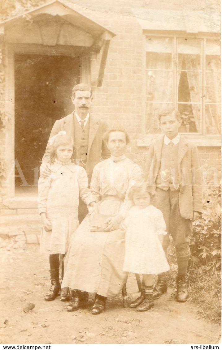 Photo Postcard / Foto / Old Photo / Family / Famille / Children / Enfants / Size: 8.70 X 13.80 Cm. / England - Photographie