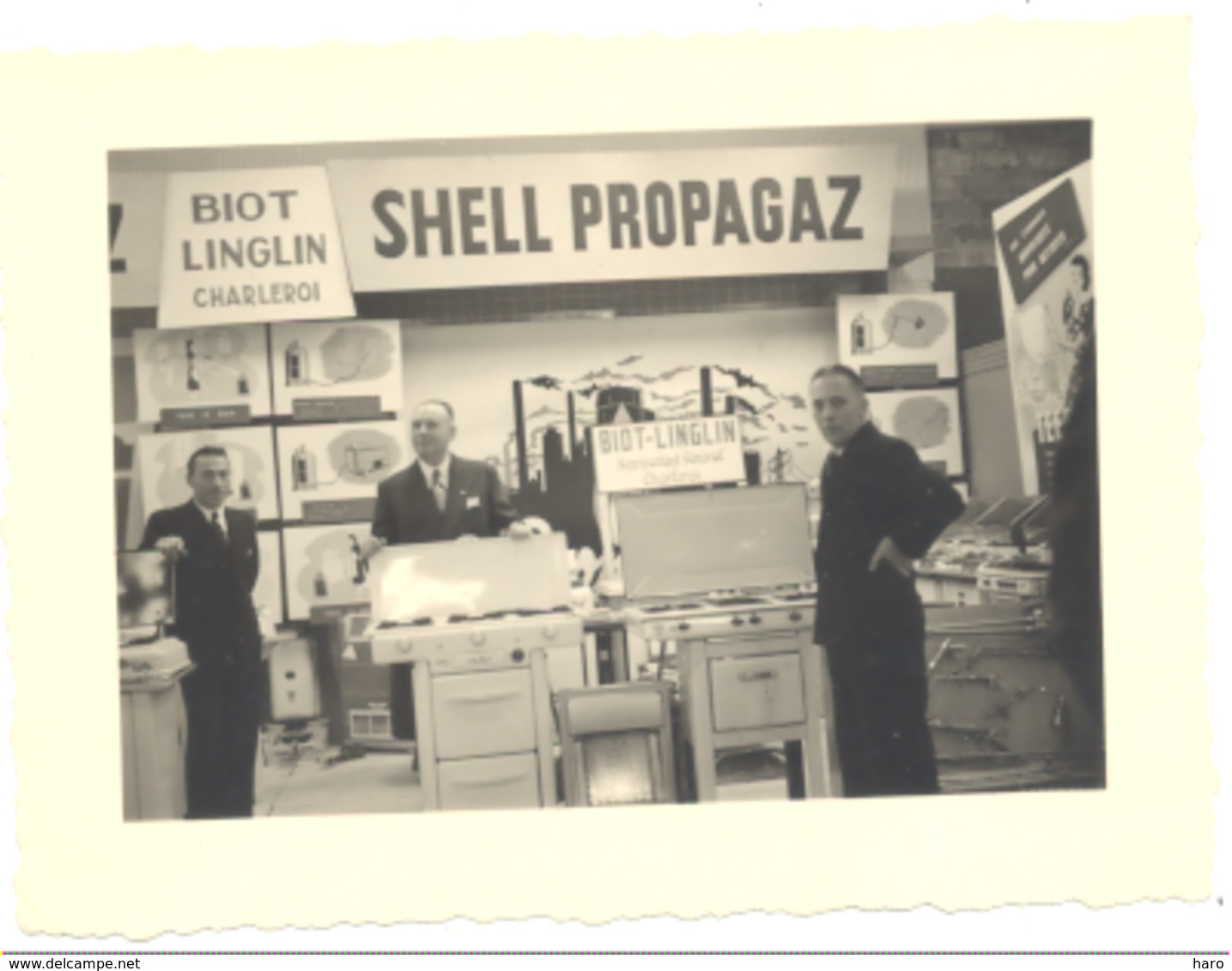 Photo ( +/- 6 X 9 Cm) Foire Commerciale Charleroi (sous Réseve) Stand BIOT LINGLIN  En 1952 - Lieux