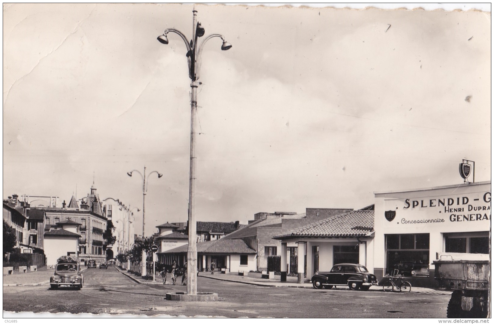 DAX  (40)  Splendid Garage Sur Le Boulevard - Dax