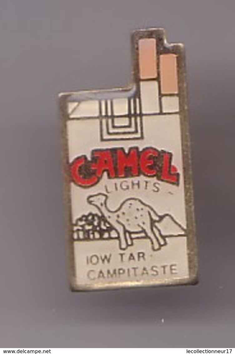 Pin's Camel Le Paquet De Cigarettes Chameau Réf 524 - Autres & Non Classés