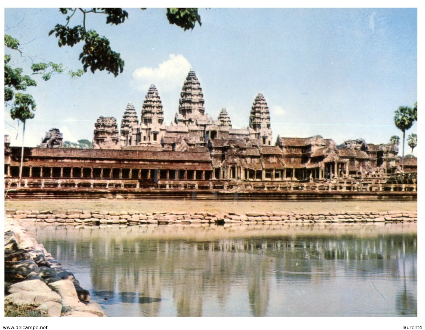 (720) Cambodia (with Older Stamp) Siemrear Temple - Cambodia