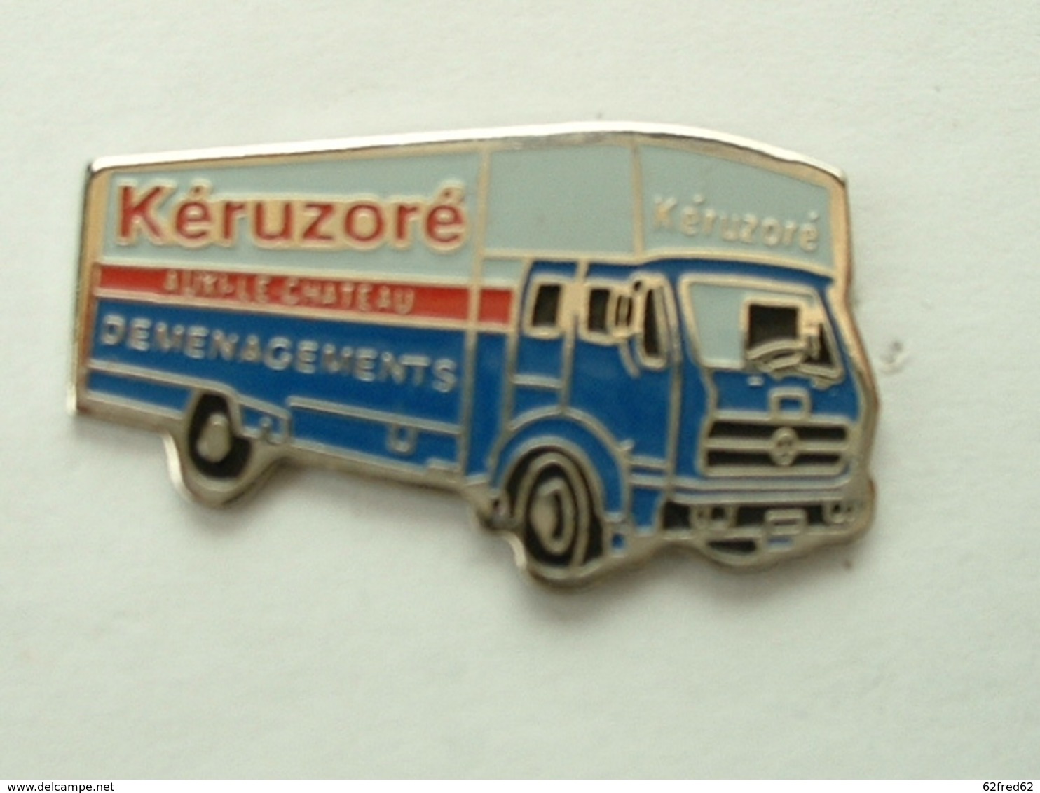 PIN'S CAMION MERCEDES - DEMENAGEMENTS KERUZORE - Mercedes