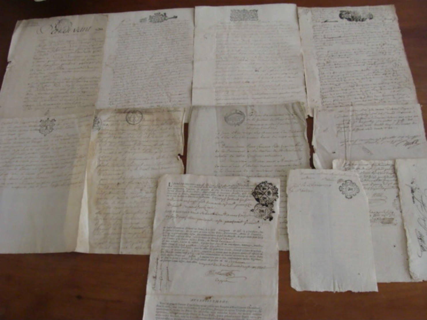 GROS LOT 260 MANUSCRITS DOCUMENTS CACHET GENERALITE MARQUES FISCALES FIN XVII A XIXe VOIR PHOTOS - Manoscritti