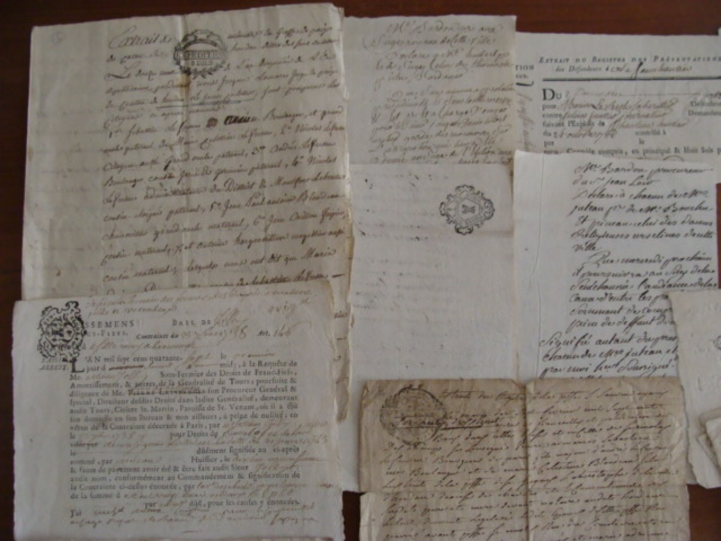 GROS LOT 260 MANUSCRITS DOCUMENTS CACHET GENERALITE MARQUES FISCALES FIN XVII A XIXe VOIR PHOTOS