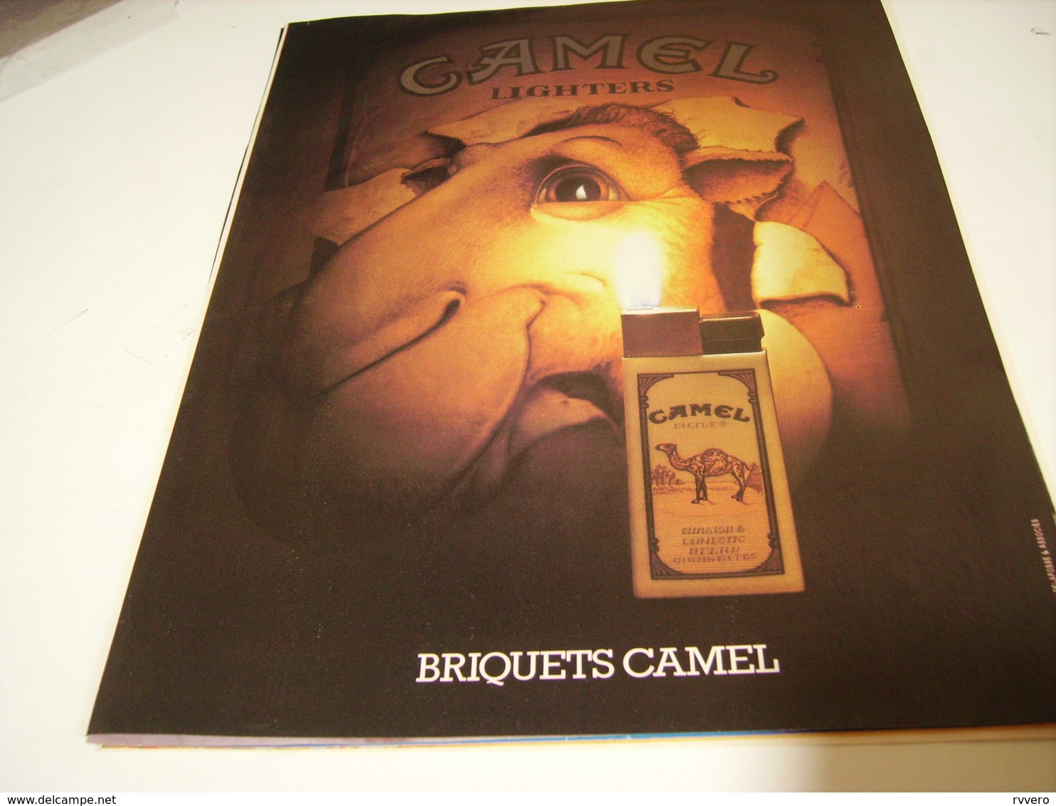 ANCIENNE PUBLICITE BRIQUET CAMEL 1979 - Werbeartikel