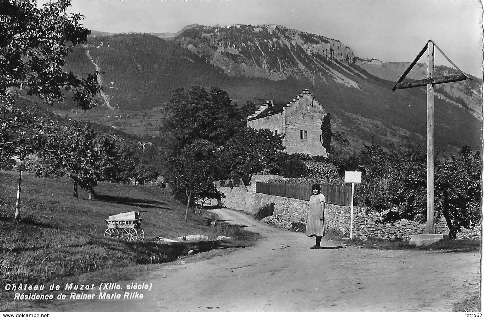 CHIPPIS → Chateau De Muzot Mit Bäuerin Davor, Fotokarte Anno 1947 - Chippis