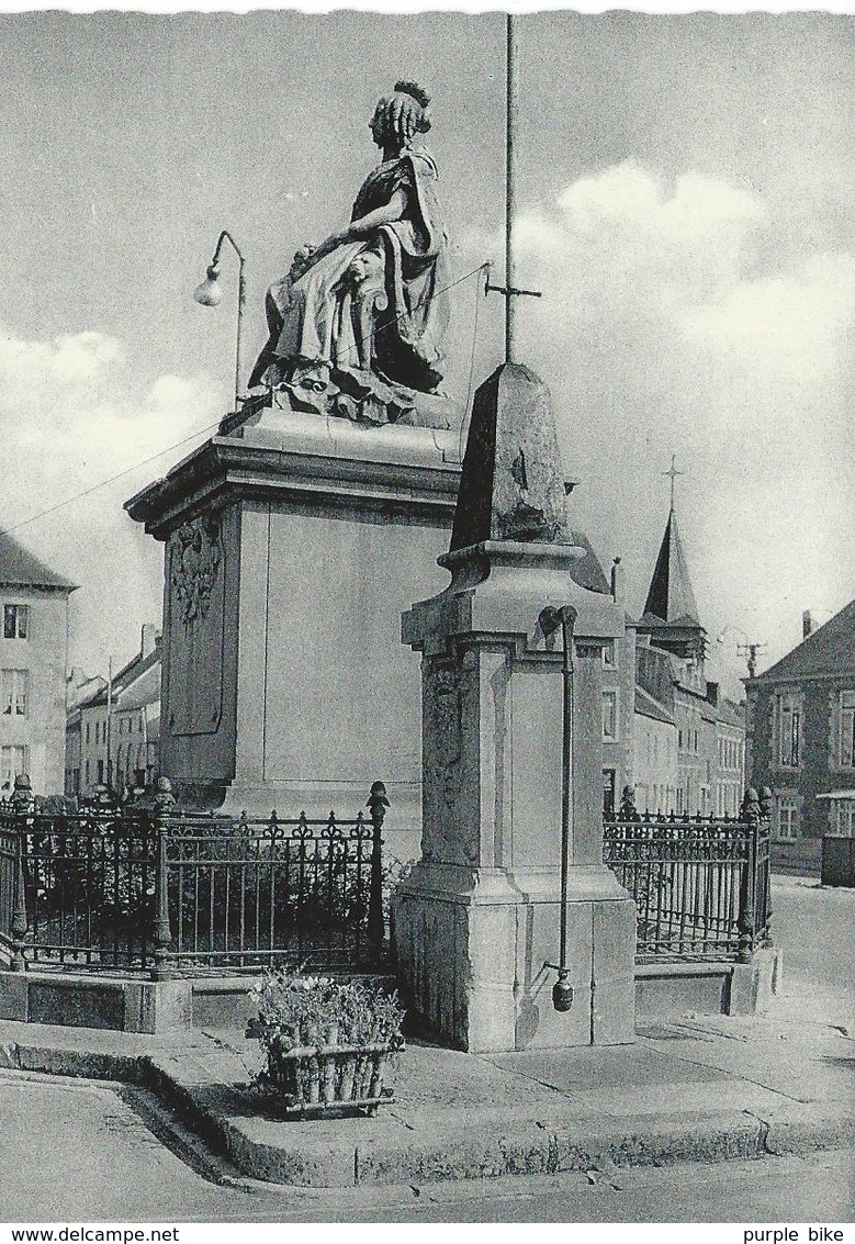 PHILIPPEVILLE Statue De Louise-Marie, Ière Reine Des Belges  CPSM TBE - Philippeville