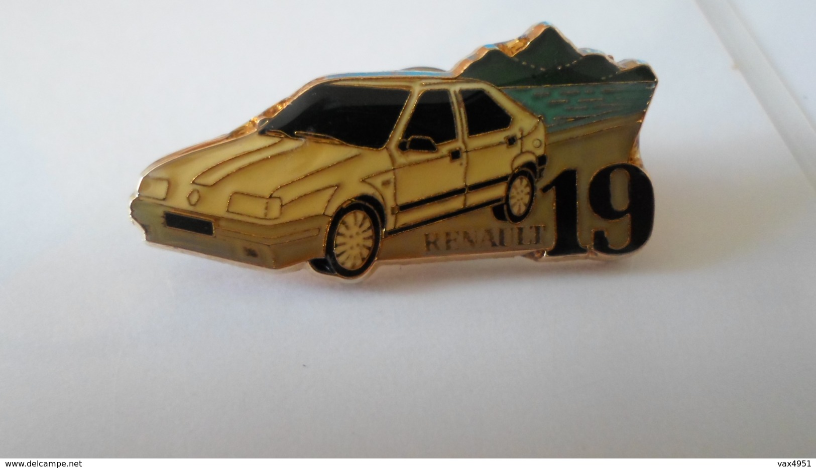 PINS  RENAULT 19  *****  RARE      A  SAISIR   ****** - Renault