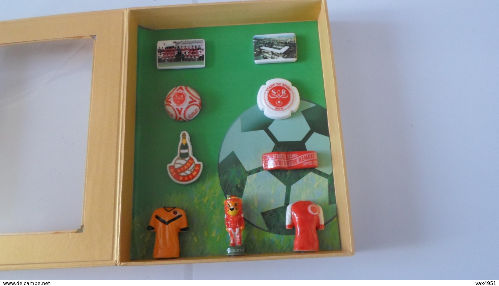 COFFRET DE 9  FEVES DU STADE DE REIMS  FOOTBAL  *****  RARE      A  SAISIR   ****** - Sports