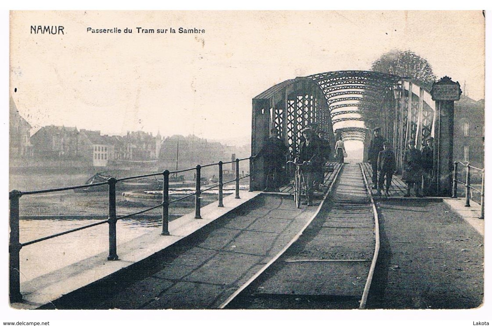 CPA : NAMUR Confluent Et Citadelle , Passerelle Du Tram Sur La Sambre - Gros Plan -  Hommes Dont Un à Vélo - Namur