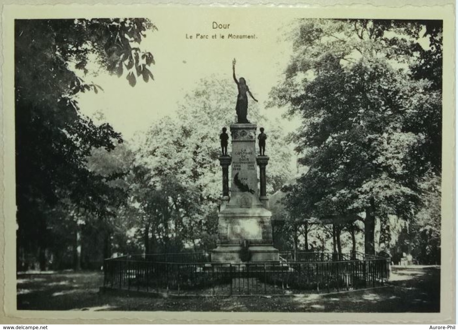 Dour Le Parc Et Le Monument - Dour