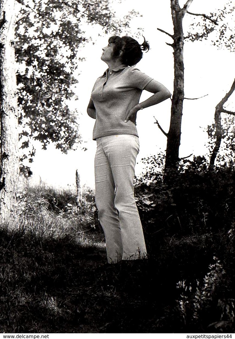 Photo Originale Portrait De Pin-Up Dans La Nature Vers 1970 - Pin-up