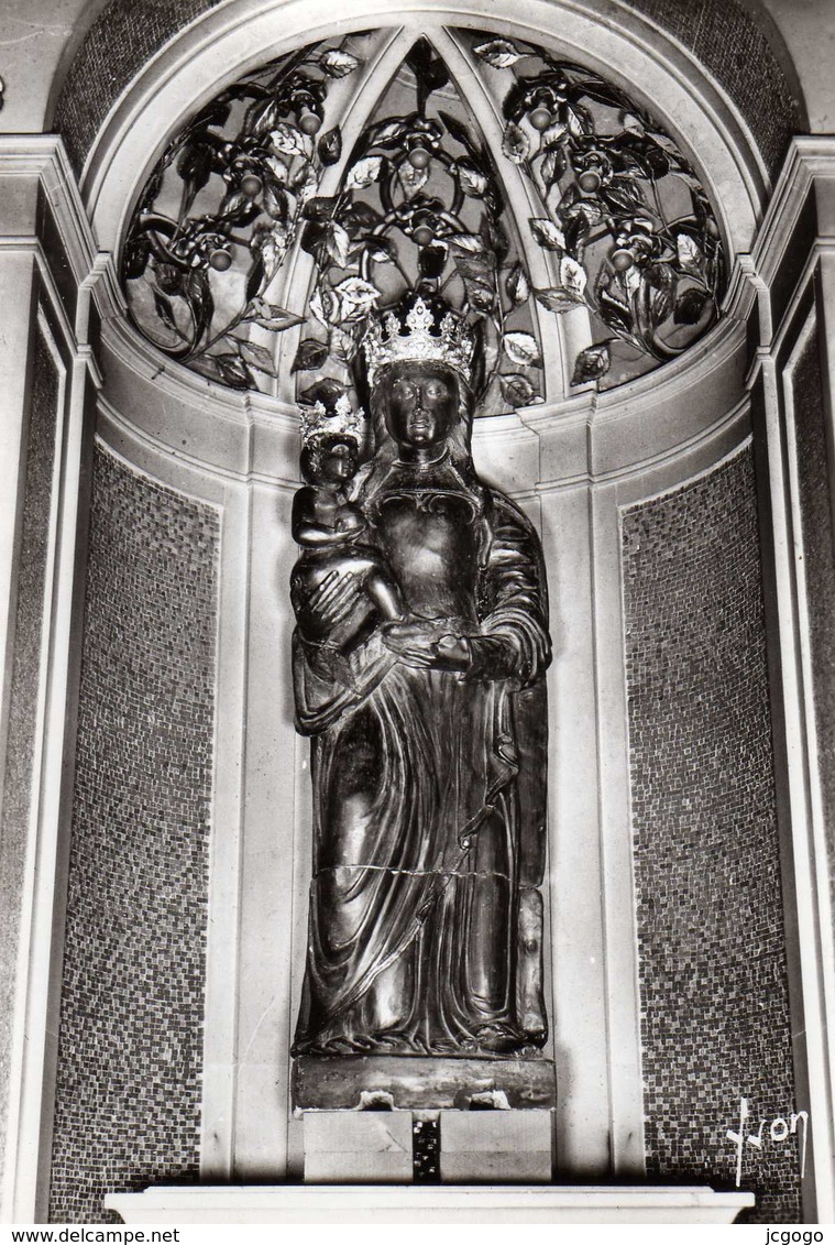 ORLÉANS  Notre-Dame Des Miracles. La Vierge Noire Devant Laquelle Jeanne D'Arc A Prié.  Carte Photo.  TBE - Orleans