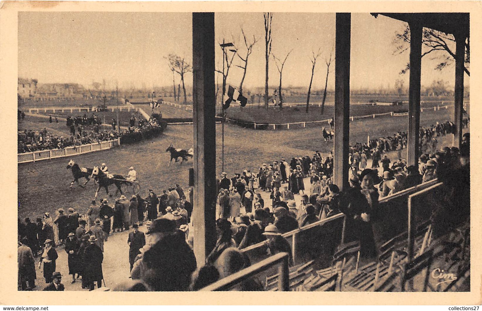 42-FEURS- HIPPODROME VUE SUR LES OBSTACLES - Feurs