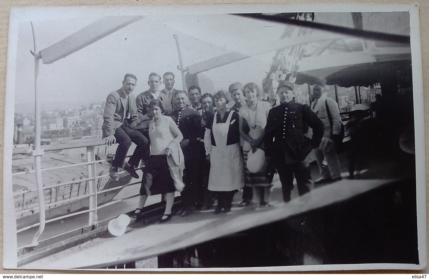 BEYROUTH LE  19 AVRIL 1931 A BORD DU  BERNADIN  DE SAINT  PIERRE (PASSAGERS- EQUIPAGE -MILITAIRES- DOUANIERS ? ) - Liban