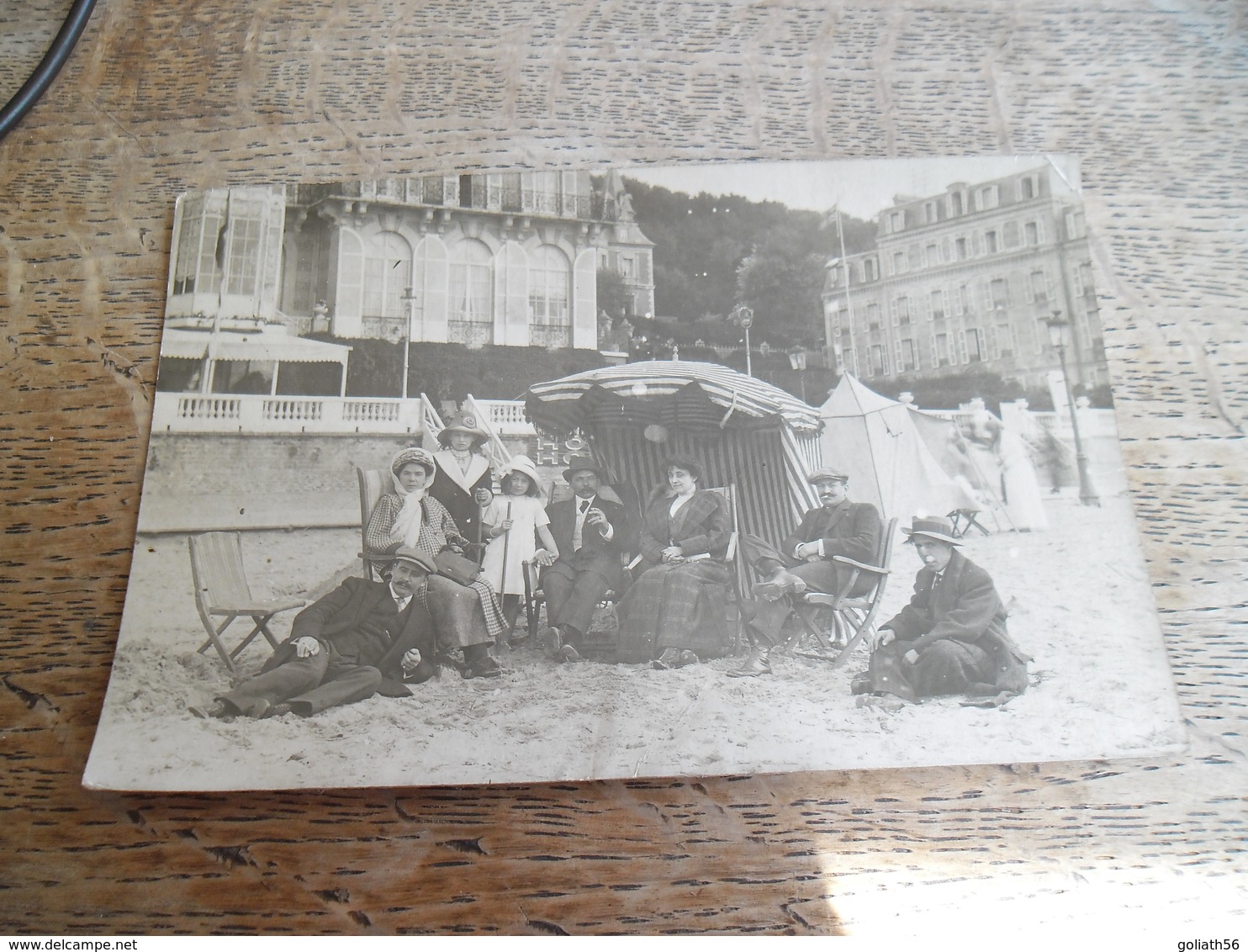 CPA Photo Famille Sur La Plage Daté Et Marqué Deauville 1909 - Deauville