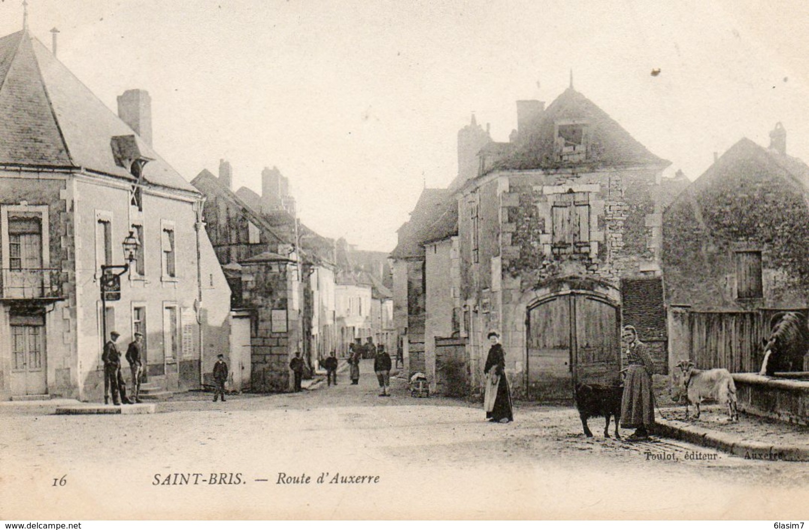 CPA - SAINT-BRIS  (89) - Aspect De La Route D'Auxerre Au Début Du Siècle - Saint Bris Le Vineux