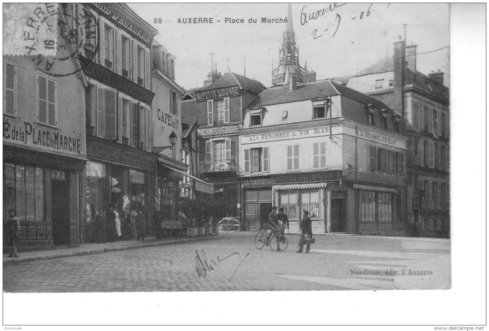 AUXERRE  Place Du Marché - Auxerre