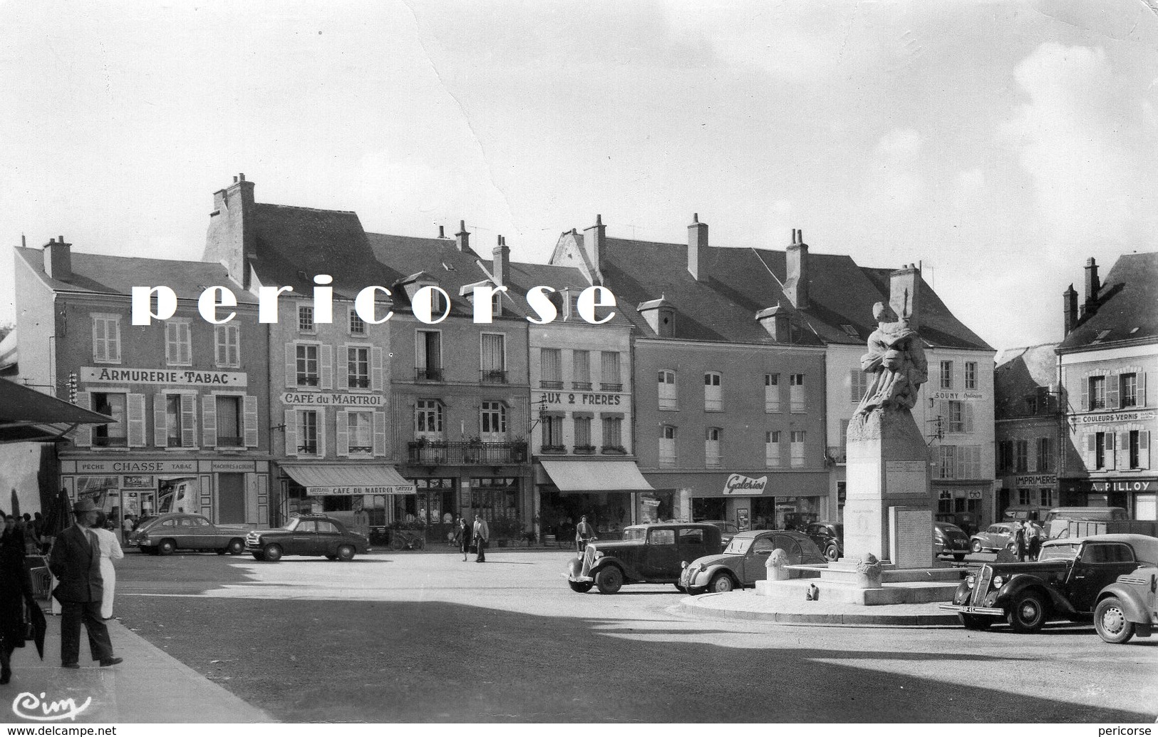 45  Pithiviers  Commerces  Place Du Martroi  (csm) - Pithiviers