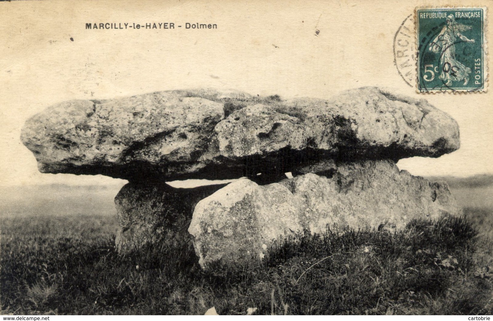 10 MARCILLY-LE-HAYER - Dolmen - Marcilly