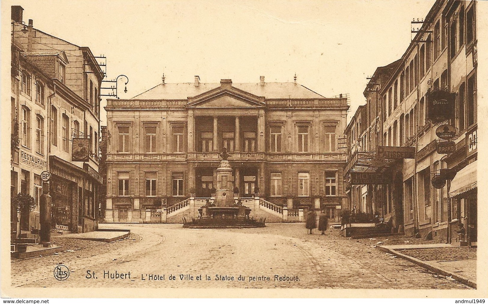 SAINT-HUBERT - L'Hôtel De Ville Et La Statue Du Peintre Redouté - N'a Pas Circulé - Thill - Saint-Hubert